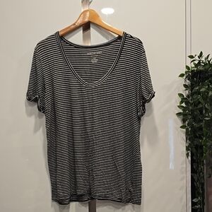 American Eagle Outfitters White and Black Striped T-Shirt